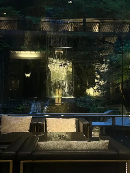 「ホテル雅叙園東京」の1階にあるカフェラウンジ「パンドラ」