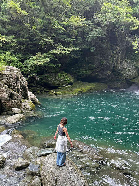 エメラルドグリーンの絶景高知「仁淀川」