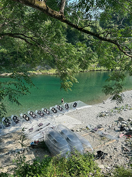 エメラルドグリーンの絶景高知「仁淀川」