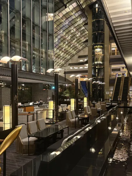 「ホテル雅叙園東京」の1階にあるカフェラウンジ「パンドラ」