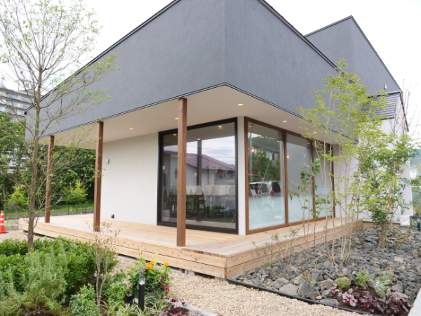 仙台・秋保温泉にオープンしたベーカリーカフェ「パンとエスプレッソと ひとやすみ」の店舗外観