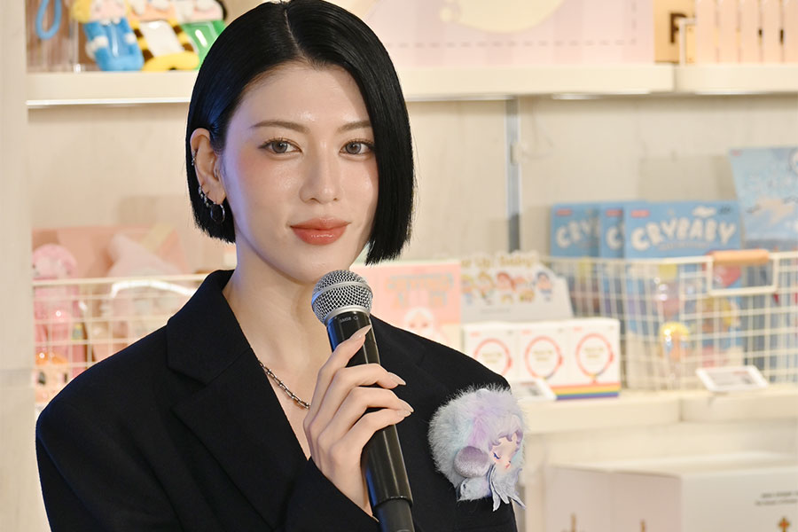 「POP MART 大阪なんば店」のオープニングセレモニーに登場した三吉彩花（9月4日大阪市内 Lmaga.jp撮影）