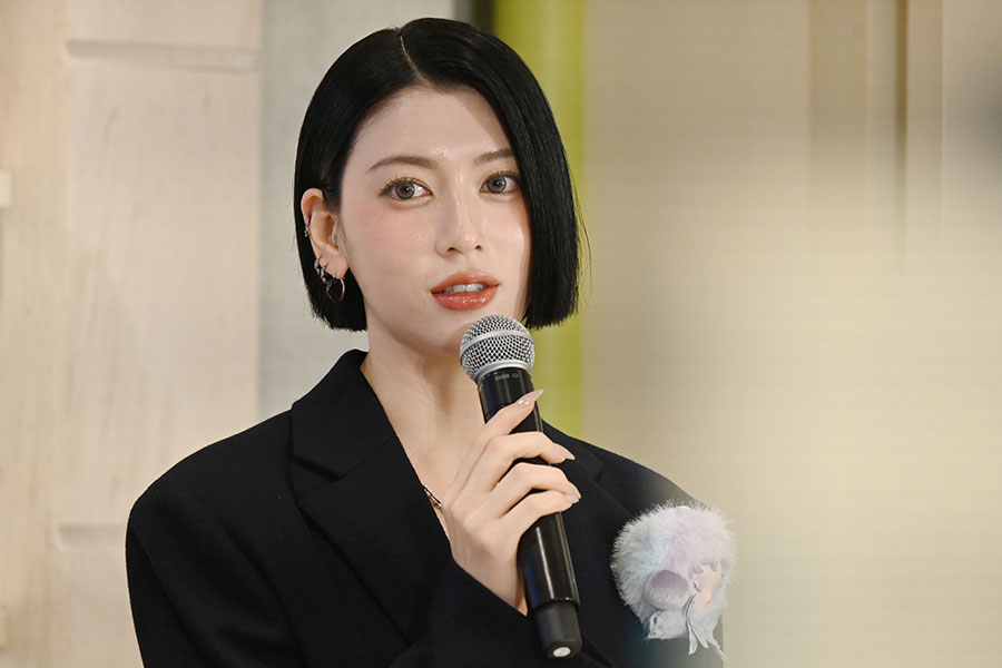 「POP MART 大阪なんば店」のオープニングセレモニーに登場した三吉彩花（9月4日大阪市内 Lmaga.jp撮影）