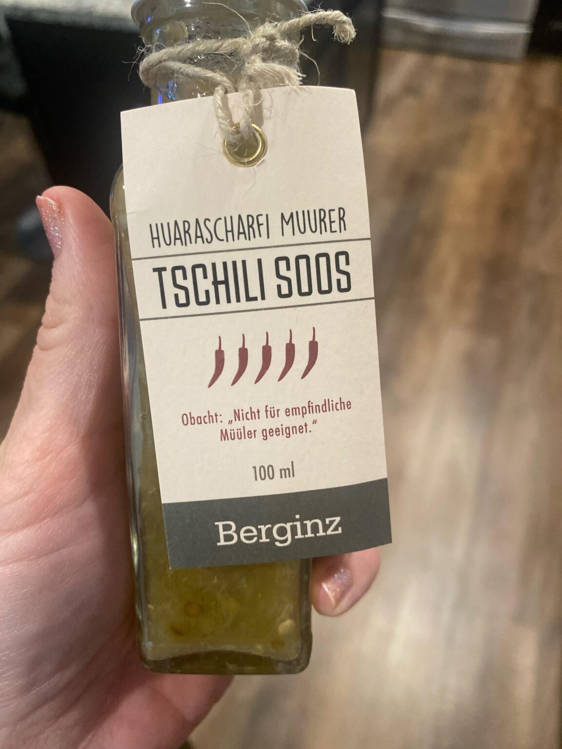 このレーベルは何と言っていますか？