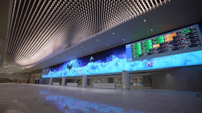 仁川空港第2旅客ターミナルに造成された「新概念飛行情報ディスプレイシステム」。 <仁川空港公社>