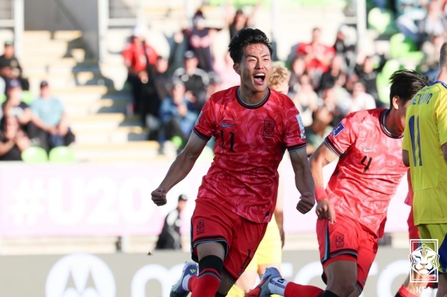 金ミョンジュンの追撃ヘッダゴールは輝いたものの、結果は変わらなかった。 写真=大韓サッカー協会提供