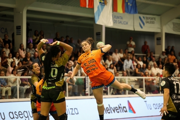 写真 2024/25 スペイン女子ハンドボールリーグ4ラウンド ベラ&middot;ベラとグアルデスの試合の様子、写真出典=ベラ&middot;ベラ