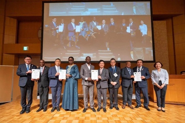 4市を認定したJICAアフリカ・ホームタウンサミットの様子。今治市のリリースより