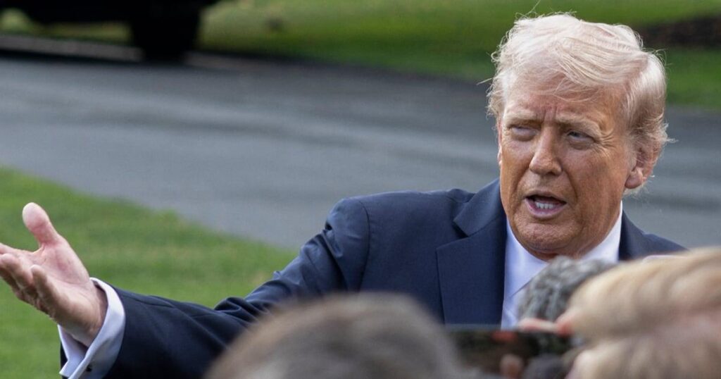 トランプ、79歳は、チャーリーカークの質問を無視して、whボールルームについて自慢する