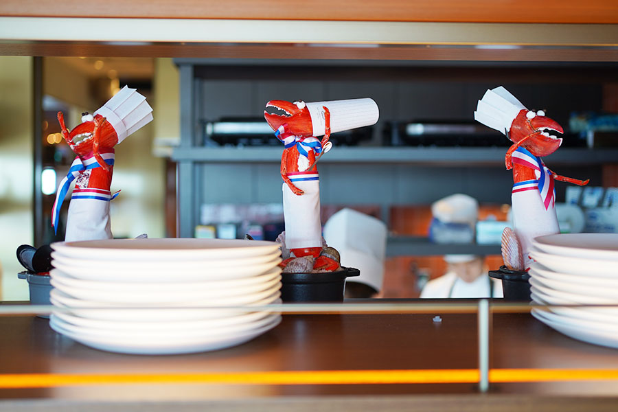 「THE-MOMENT GRILL&DINING」のシェフたちが手作りしたオマール海老人形（9月2日／Lmaga.jp撮影）