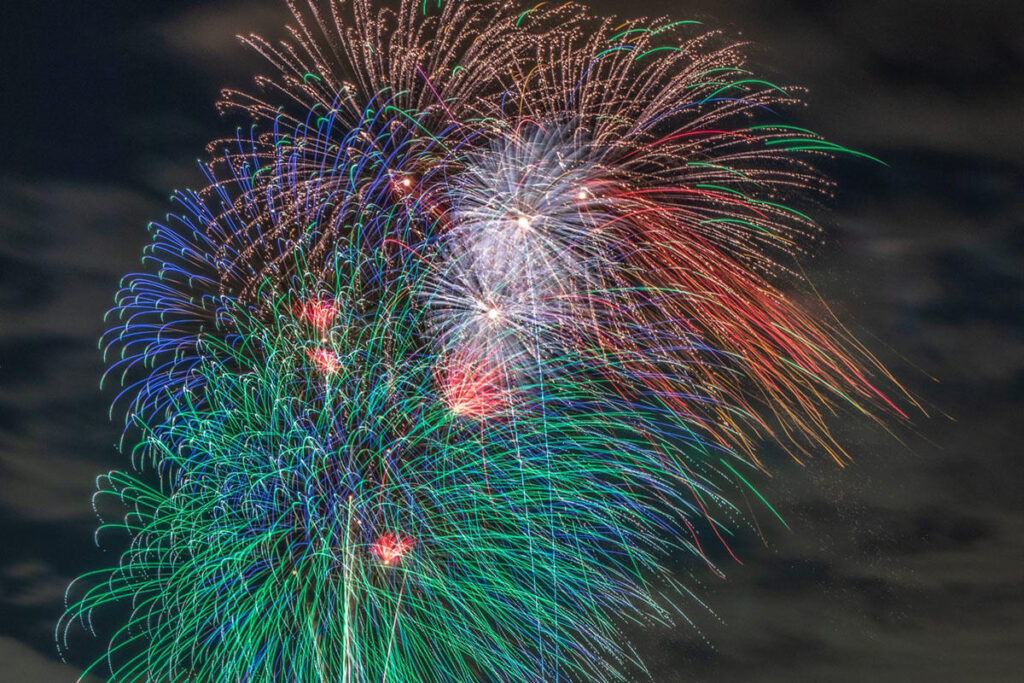 【2025】四日市花火大会が本日開催！超特大スターマインに感動 | 夜景FANマガジン