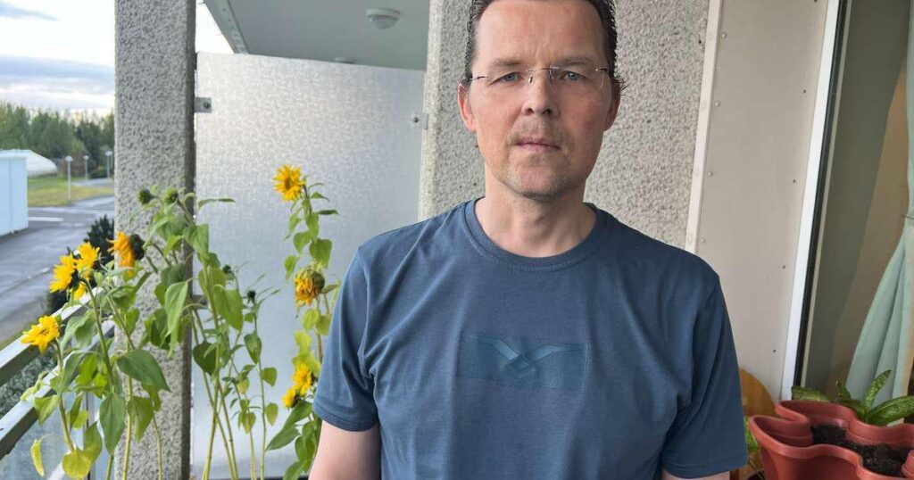何年もの自殺念慮を生き延び、他の人に問題について話すようアドバイスします