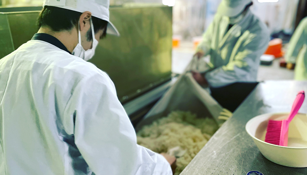 小野酒造店の酒造りの様子