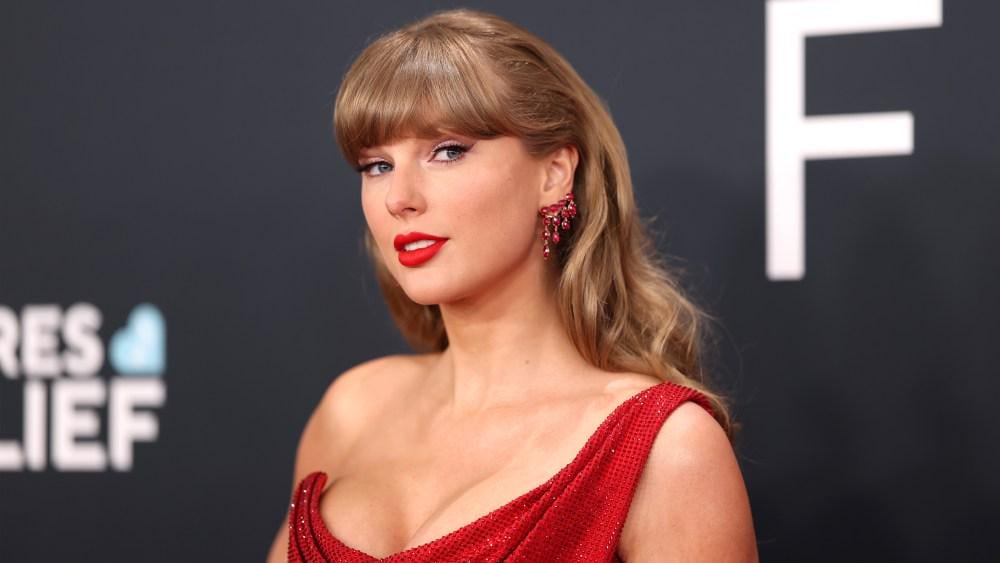 WWEのスター、ジェフ・ジャレットは、テイラー・スウィフトが妻が乳がんで亡くなる直前に家族のために3時間のプライベートコンサートを行ったと言います：「素晴らしい経験」