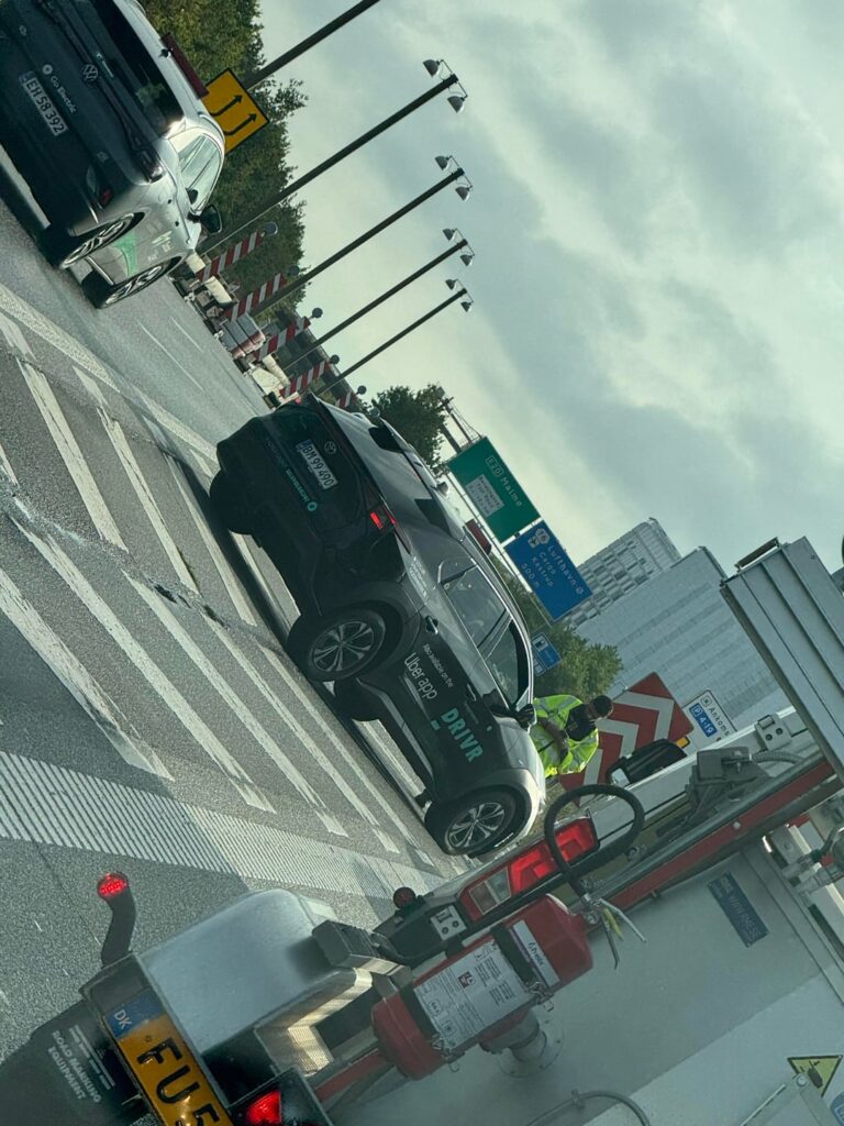 デンマークの警察に感謝します