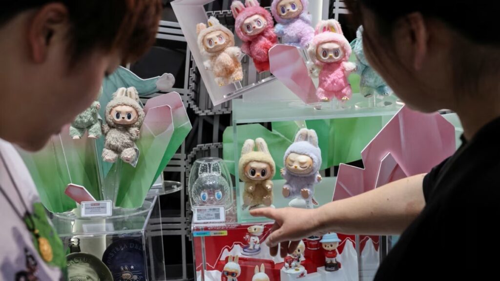 中国発の「ラブブ」、模造品「ラフフ」まで必須アイテムに　その理由は？(1/2) - CNN.co.jp