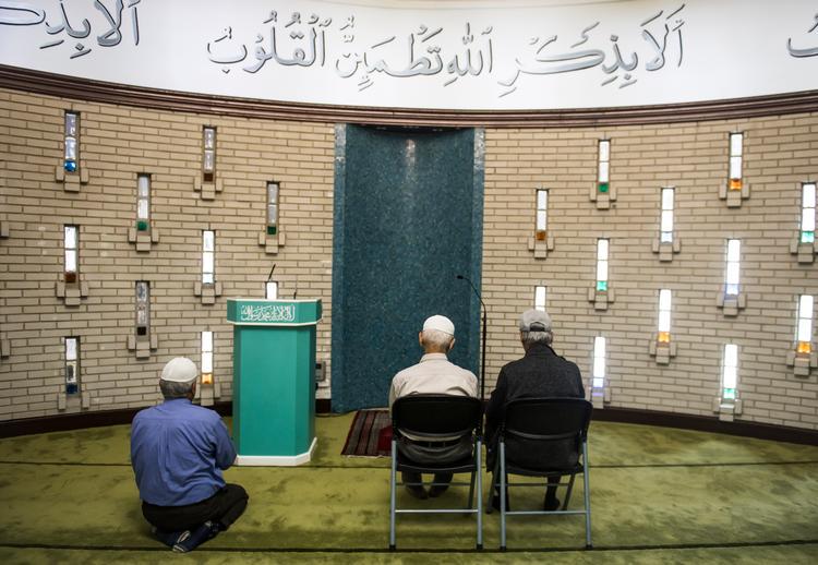 イスラム教徒からメッテ・フレデリクセンへ：「問題があるかもしれないことを認識している」 - イスラム教徒の傘組織は、犯罪と社会的統制を制限するために政府と協力する準備ができていると言っている。 [Gavelink, kræver login]