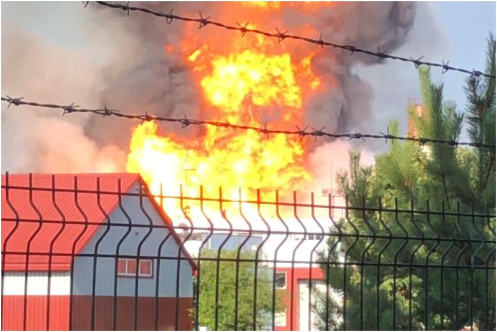 ヴィリニュスの郊外での火事：ガスでワゴンを燃やし、別の爆発が壊れた