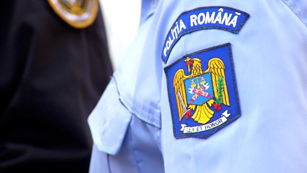 Clujの警官は、性的好意を求めて訴えた若い女性をbeatり、奪った後に拘留されました