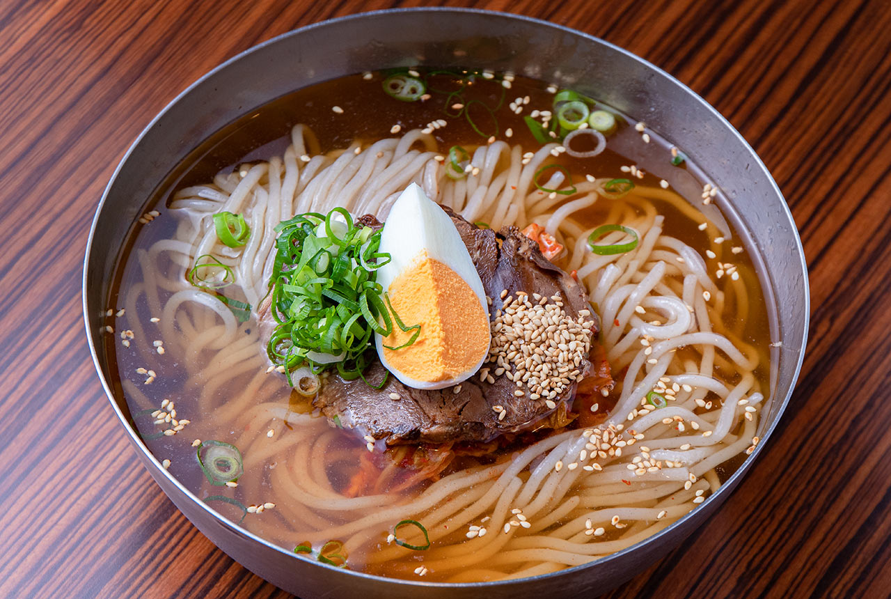 〈焼肉・冷麺 元祖アリラン〉の冷麺