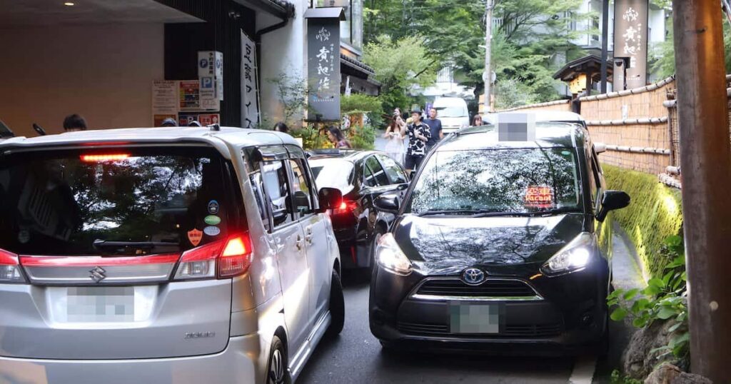 たった2kmなのに…車で70分のイライラ 「京の奥座敷」貴船神社を揺るがす観光渋滞
