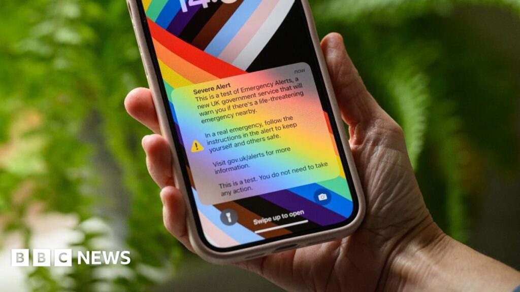 英国全土の携帯電話に送信される緊急テストアラート - ライブアップデート