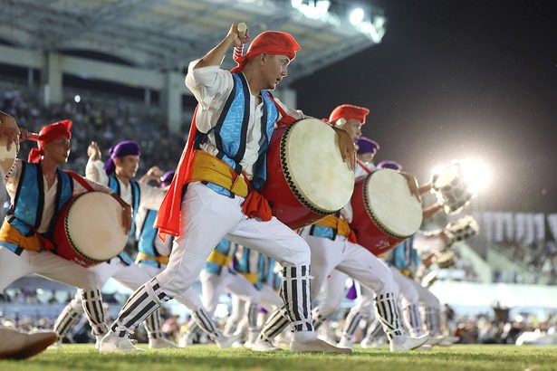 勇壮で迫力満点、演舞熱く 第70回全島エイサー 本祭に15団体 大トリは園田青年会 沖縄