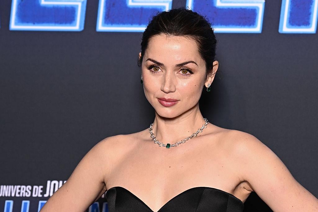 トム・クルーズはアナ・デ・アルマスをサイエントロジーに導くと噂されています：ソース