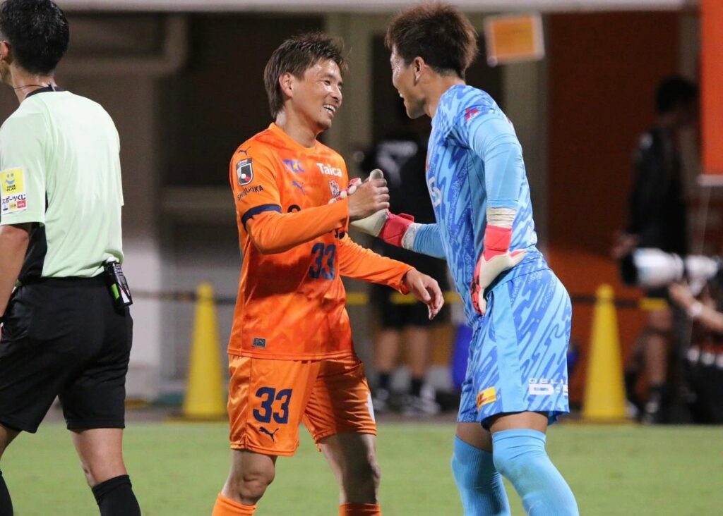 乾貴士、試合後に見せた笑顔と握手　「勝ち点1」報告にファン「次は神戸戦！」 | 話題の投稿 | スポーツブル (スポブル)