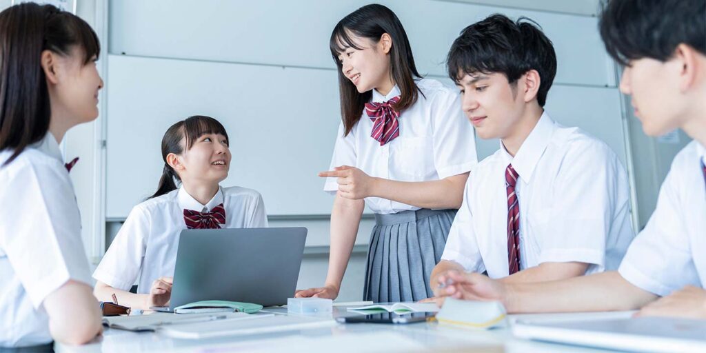 故郷・山口県光市で「リテらっこ」体験授業、カードゲームで情報リテラシーを学ぶことの意義 | LAC WATCH