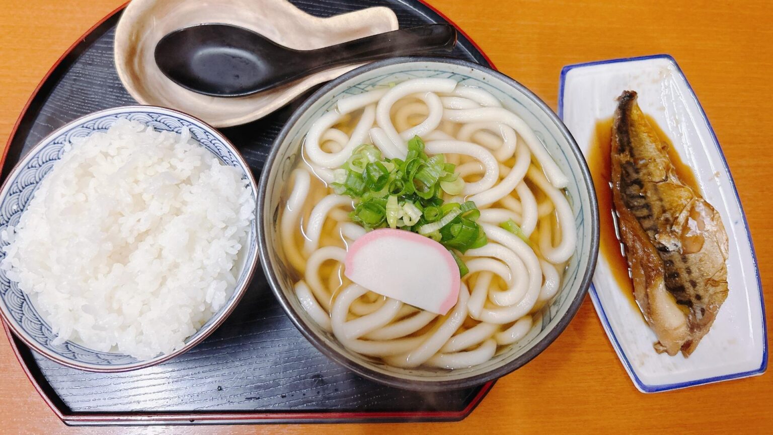 【京都市下京区】これぞ市場メシ！早朝5時から楽しめる昭和の激安セルフ食堂（みやこ） - エキスパート - Yahoo!ニュース