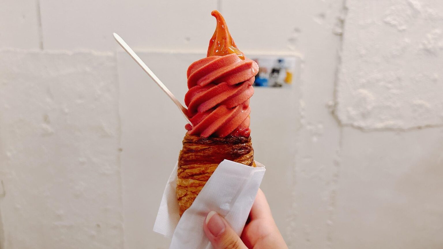 【京都市下京区】コーンがまさかのクロワッサン！新感覚すぎる隠れ家ソフトクリーム店（みやこ） - エキスパート - Yahoo!ニュース