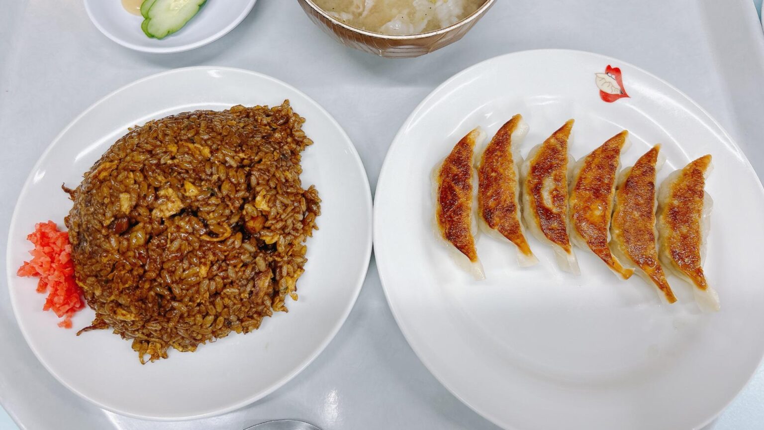 【京都市中京区】サウナ併設の餃子店！？話題の「黒い炒飯」が絶品すぎた（みやこ） - エキスパート - Yahoo!ニュース