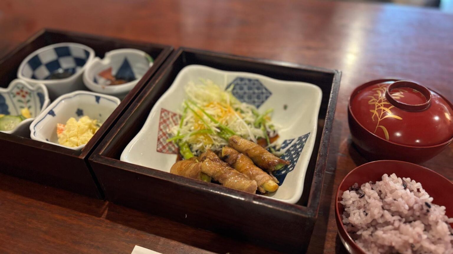 【高松市】器も味も雰囲気も素敵！民芸品に囲まれて過ごす落ち着いたカフェランチ（鈴木広子） - エキスパート - Yahoo!ニュース
