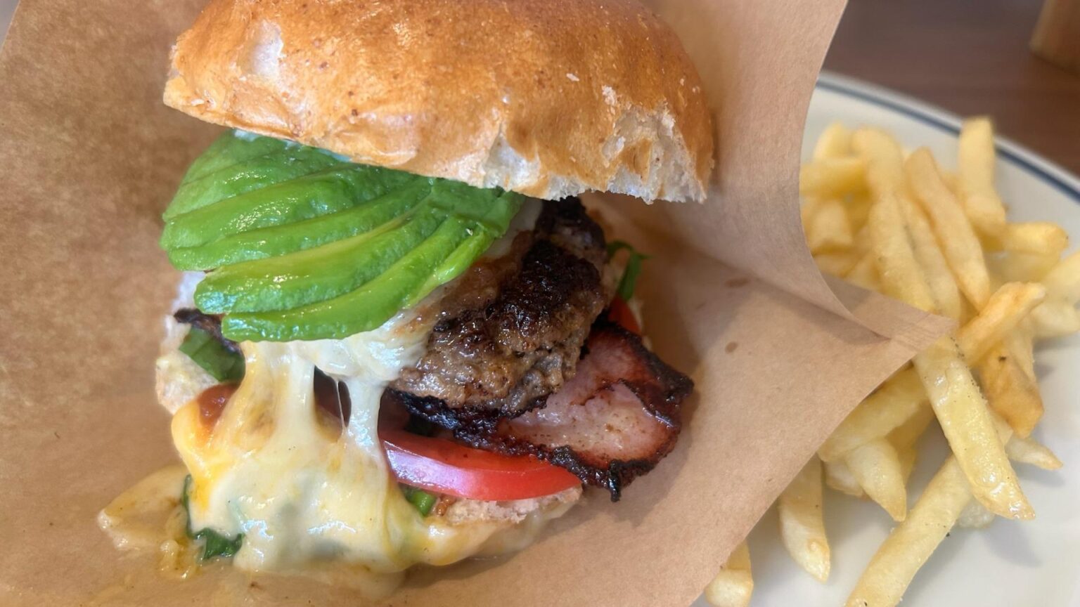【京都市】鹿苑寺金閣も近く観光地エリアのハンバーガー専門店「upit's Burger 衣笠店」（高津商会RICA） - エキスパート