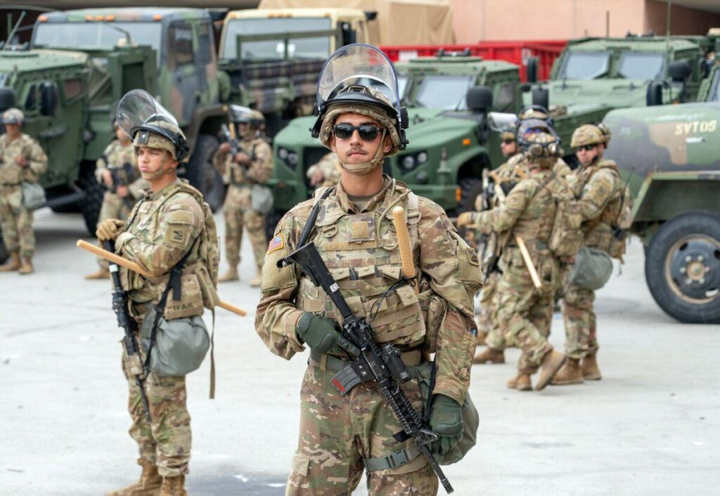 トランプはポートランドに米軍を命じ、「完全な力」を許可する