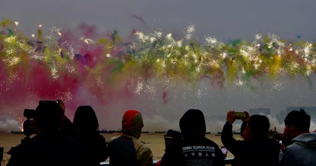 ヒマラヤ山麓の花火アートイベントが環境破壊懸念で炎上、中国アウトドアブランドと作家が謝罪 | ARTnews JAPAN（アートニュースジャパン）