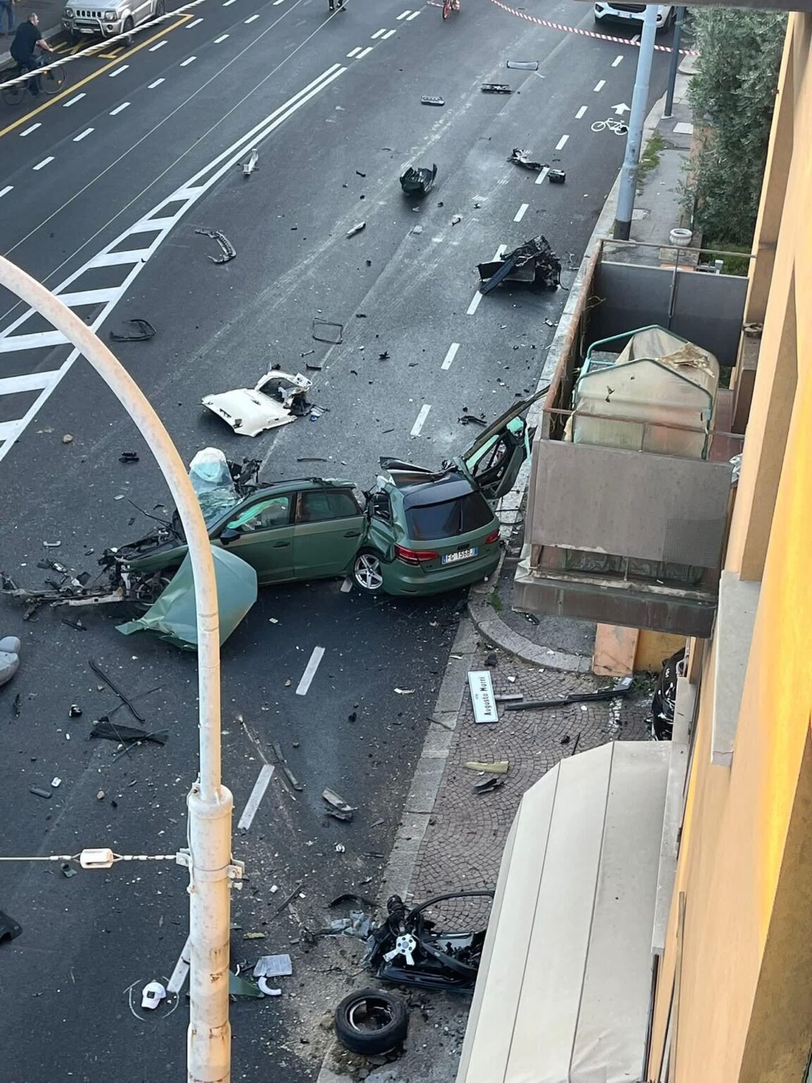 ボローニャの事故、警察の追跡の後に盗まれた車とのcrash落：1人の死者