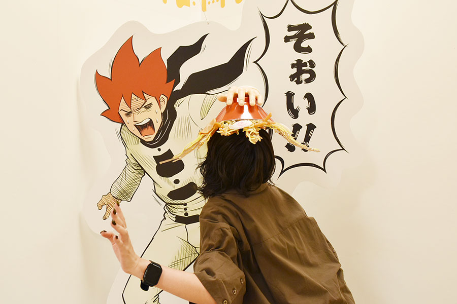 『祭りだワッショイ！うすた京介ワールド展』でSNSで話題となった「そぉい！！」フォトスポット