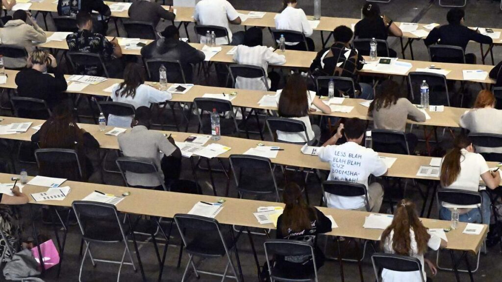 28人の学生は、薬の入学試験で詐欺の可能性があるため、水曜日に法廷に行きます