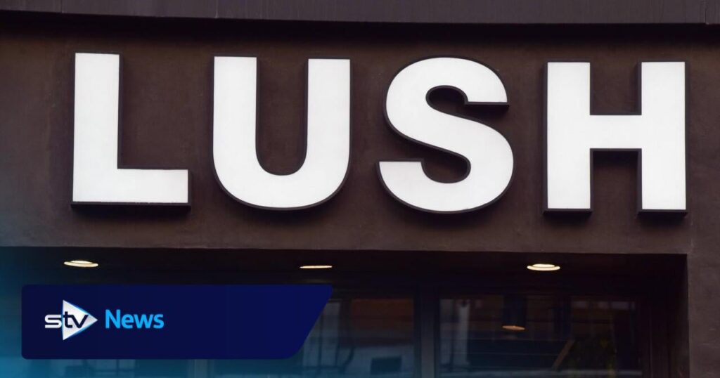 Lushは、「ガザとの連帯」ですべての英国店を一時的に閉鎖します