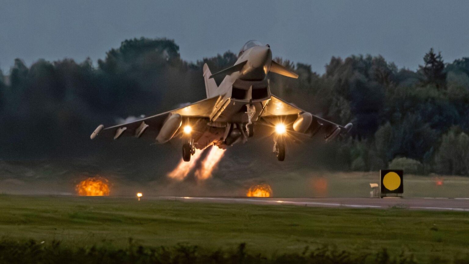 ロシアのドローンがNATOエアスペースに違反した後、ポーランドに配備されたRAFジェット -  M10News