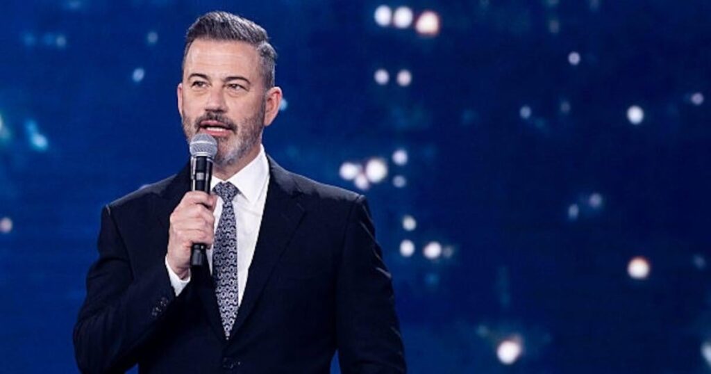 インサイダーは、ジミー・キンメルのテレビボスがマガに陥りました。幹部は、深夜のショーを引く決定に至るまでの時間でキンメルを支援しました。
