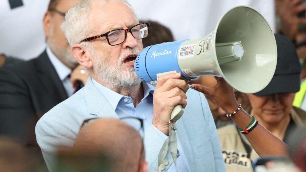 「それは熱核」：Corbynのあなたのパーティーのメルトダウンの内部、今は崩壊の瀬戸際に