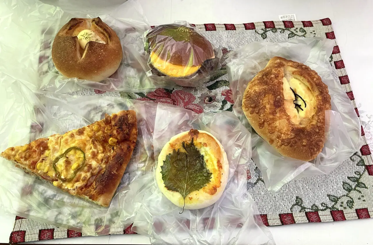 「焼きたてパン たかはし 鴨島店」でこう縫うしたパン。画像提供：「雷霆華陽炎」様