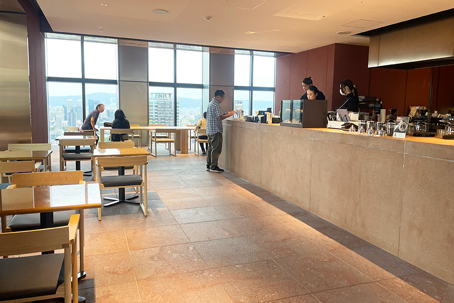 「YODOYABASHI SkyTerrace Cafe & Bar」の店内
