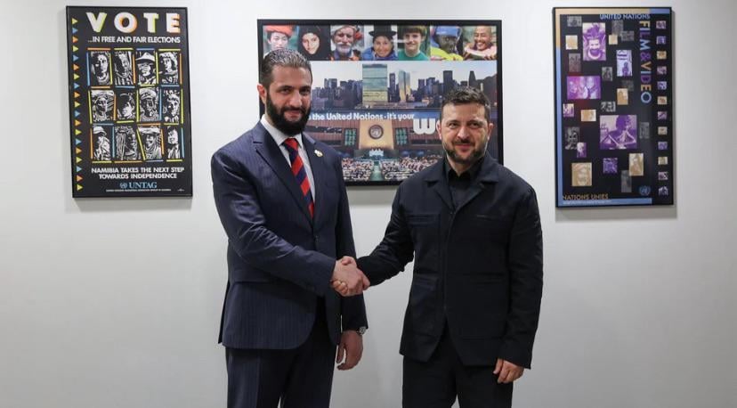 シリア大統領氏。 Ahmad al Sharaaはウクライナ大統領氏に会います。国連本部のVolodymyr Zelenskyj。シリア人として、ウクライナのおかげで、私たちはあなたなしで100万人の民間人を殺した独裁者から解放を行うことはできませんでした。ウクライナが再び無料になることを願っています♥♥