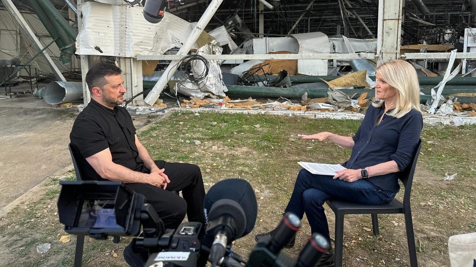 Zelenskyyはプーチンの招待状を拒否します：「彼はKyivに来ることができます」。ミサイルがウクライナで雨が降ると、「モスクワには行けません」と彼はABCニュースに語っています。