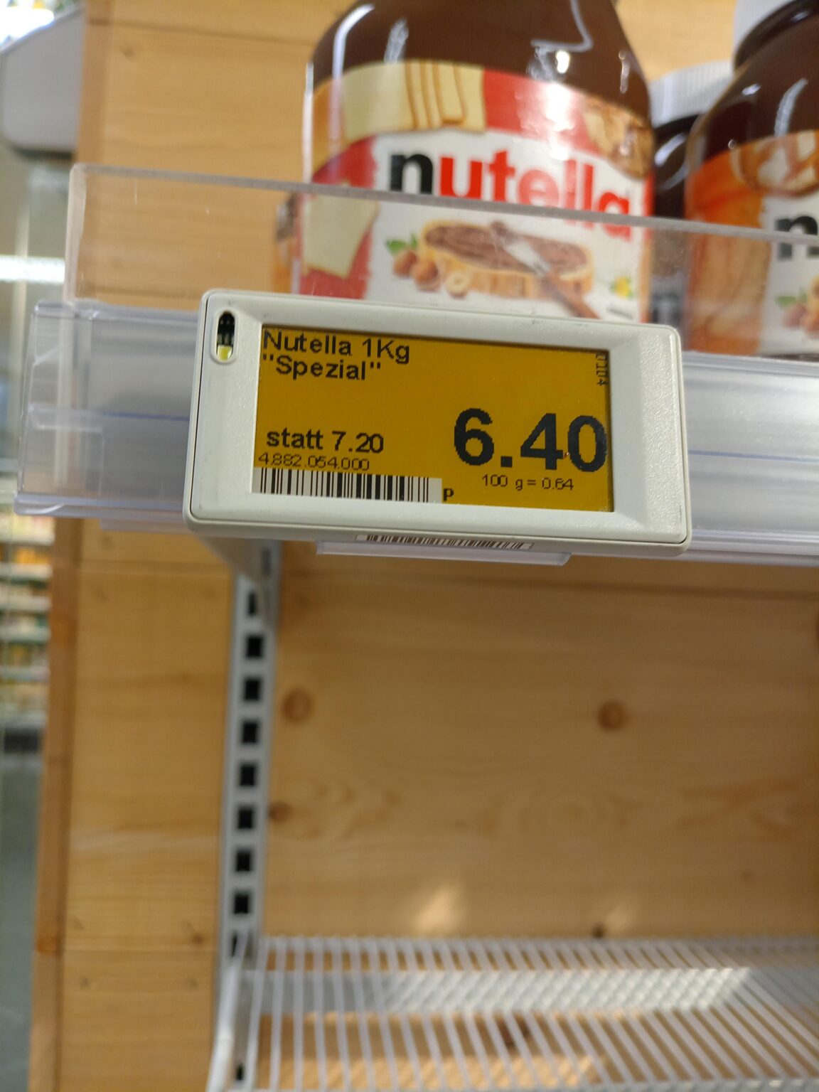 スイス、セントモリッツのヌテラ（1kg）。クロアチアには10ユーロがあります。