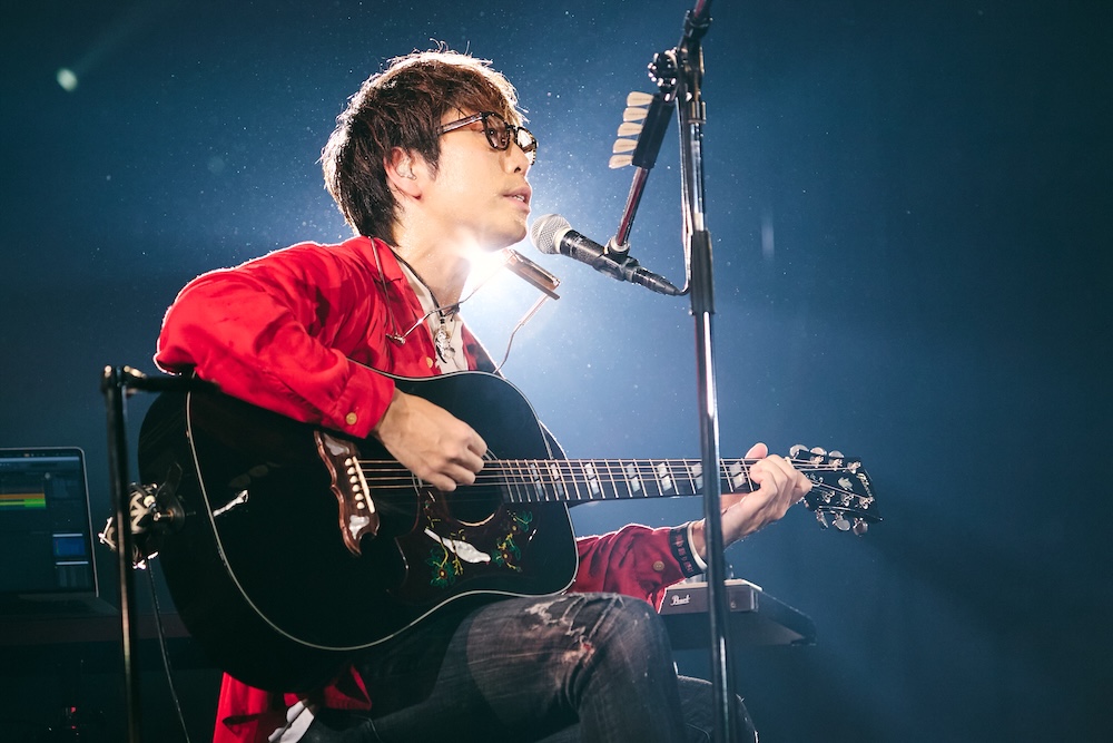 【ライブレポート】高橋優、故郷・秋田県での弾き語りワンマンライブ開催。全国ツアー&＜秋田CARAVAN MUSIC FES 2026＞開催発表も | BARKS